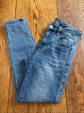 American Eagle Outfitters Lighter Wash High Rise Jeggings - 8 Short